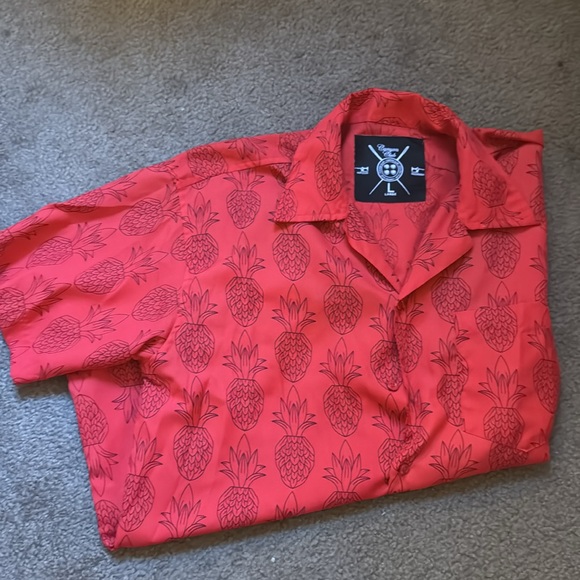Red Short Shirt- L - Picture 1 of 8